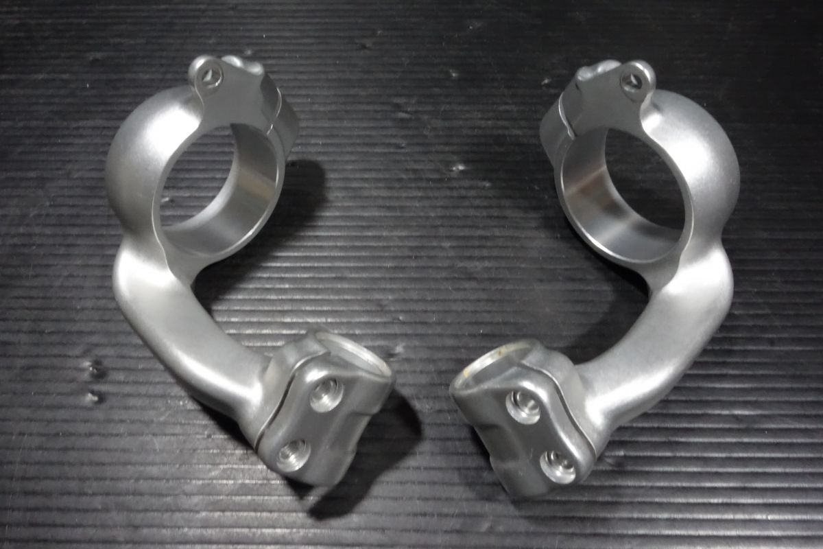 ハンドル ステー マウント ブラケット クランプ ホルダー 左右セット スラクストン1200R トライアンフ 純正 TRIUMPH THRUXTON R20251020