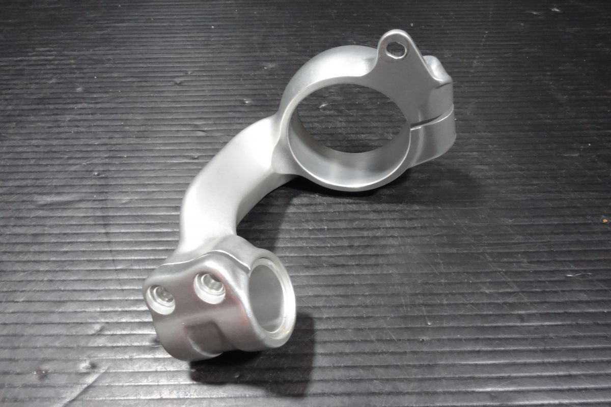 ハンドル ステー マウント ブラケット クランプ ホルダー 左右セット スラクストン1200R トライアンフ 純正 TRIUMPH THRUXTON R20251020