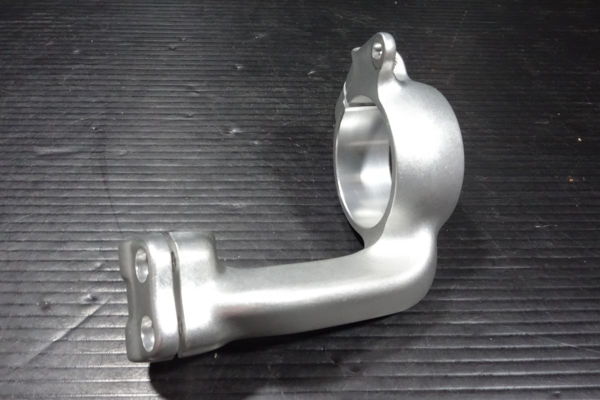 クランプ ホルダー