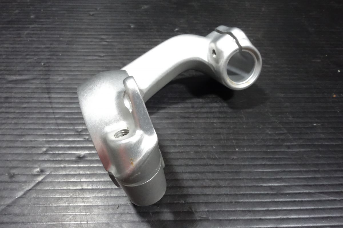 ハンドル ステー マウント ブラケット クランプ ホルダー 左右セット スラクストン1200R トライアンフ 純正 TRIUMPH THRUXTON R20251020 BRIGHTFACE_UK