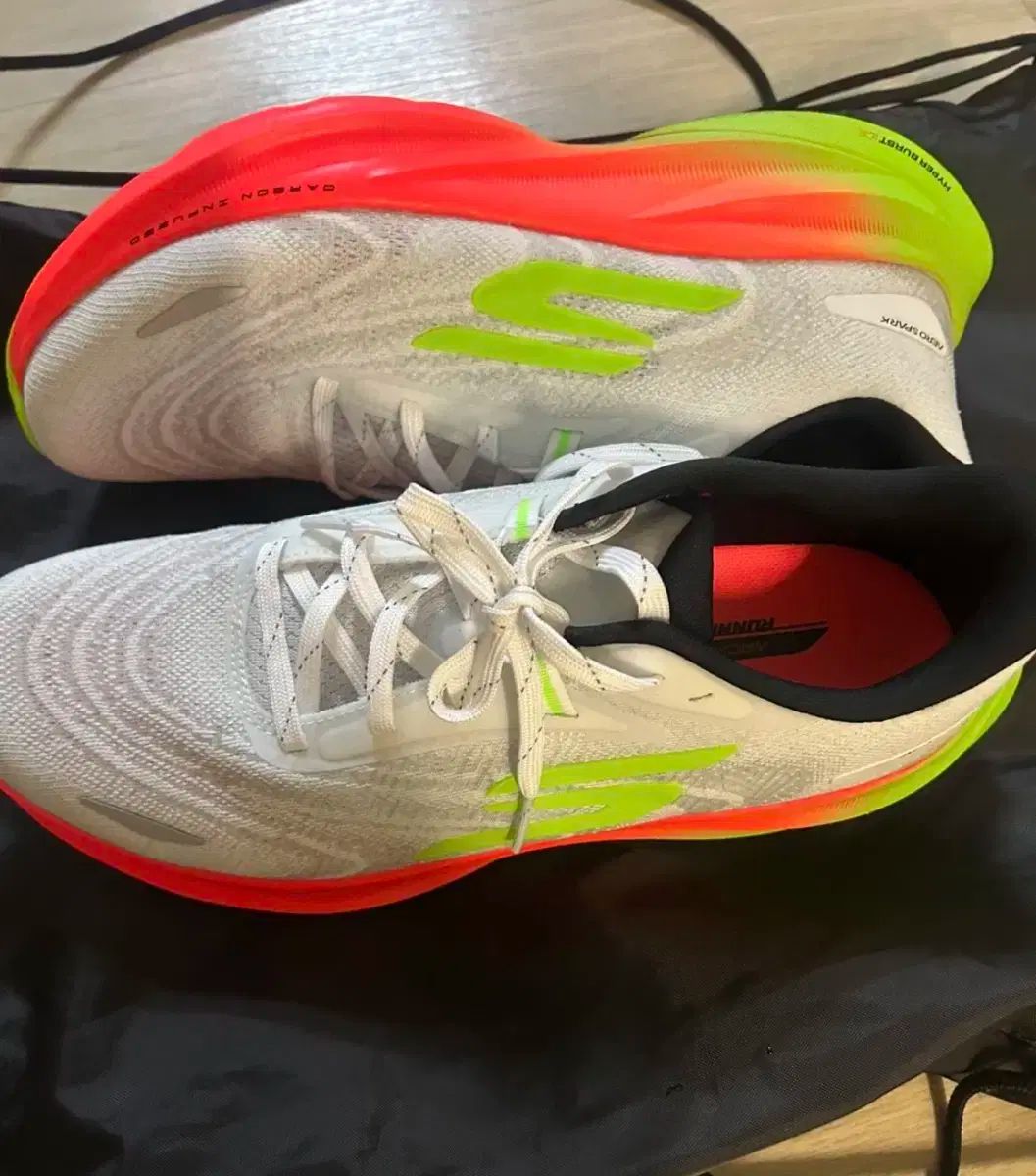 スケッチャーズ ゴーウォーク エアロ スパイク