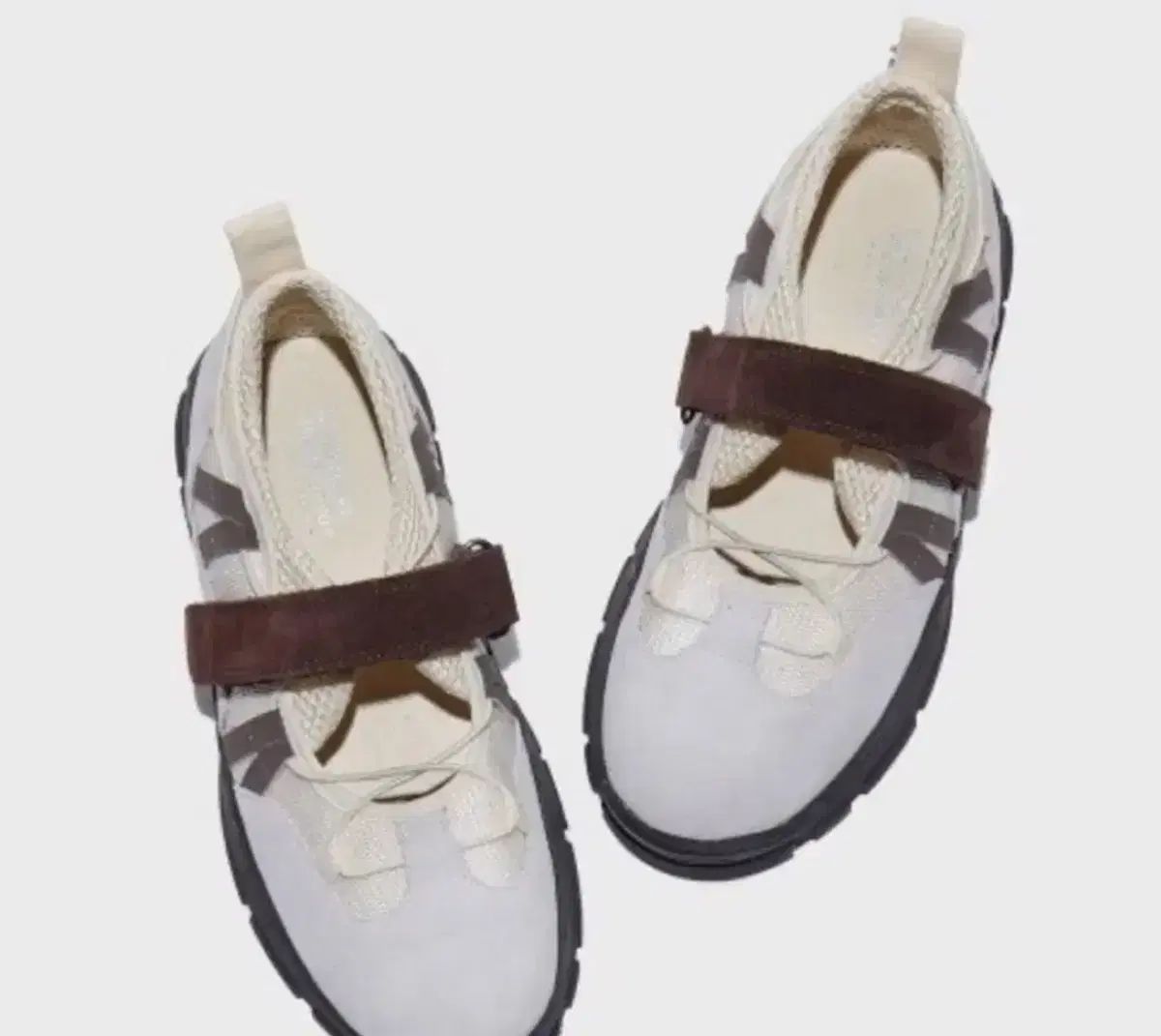 ロックフィッシュ x グロウニー コラボ ブリン バックル スニーカー アイボリー