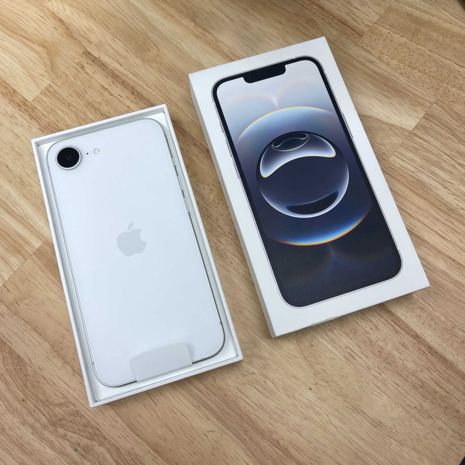 新品、未使用 iPhone 16e 128GB ホワイト 国内版 SIMフリー送料無料 
