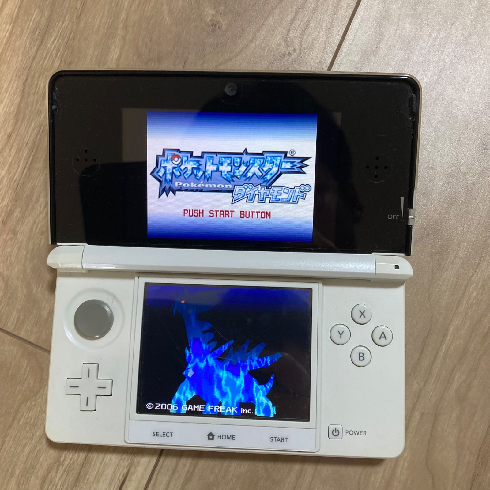 Nintendo 3DS ホワイト CTR-S-JPN-C0 充電器 2GB SDカード付属