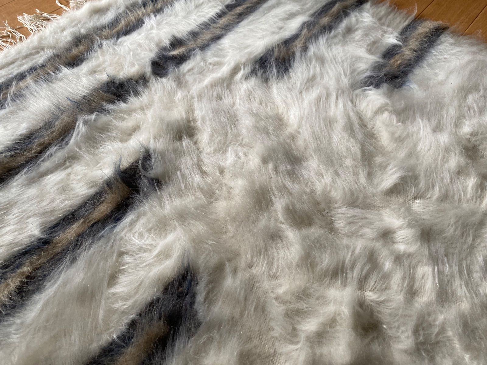 しっかり厚みもありますのでラグとしても