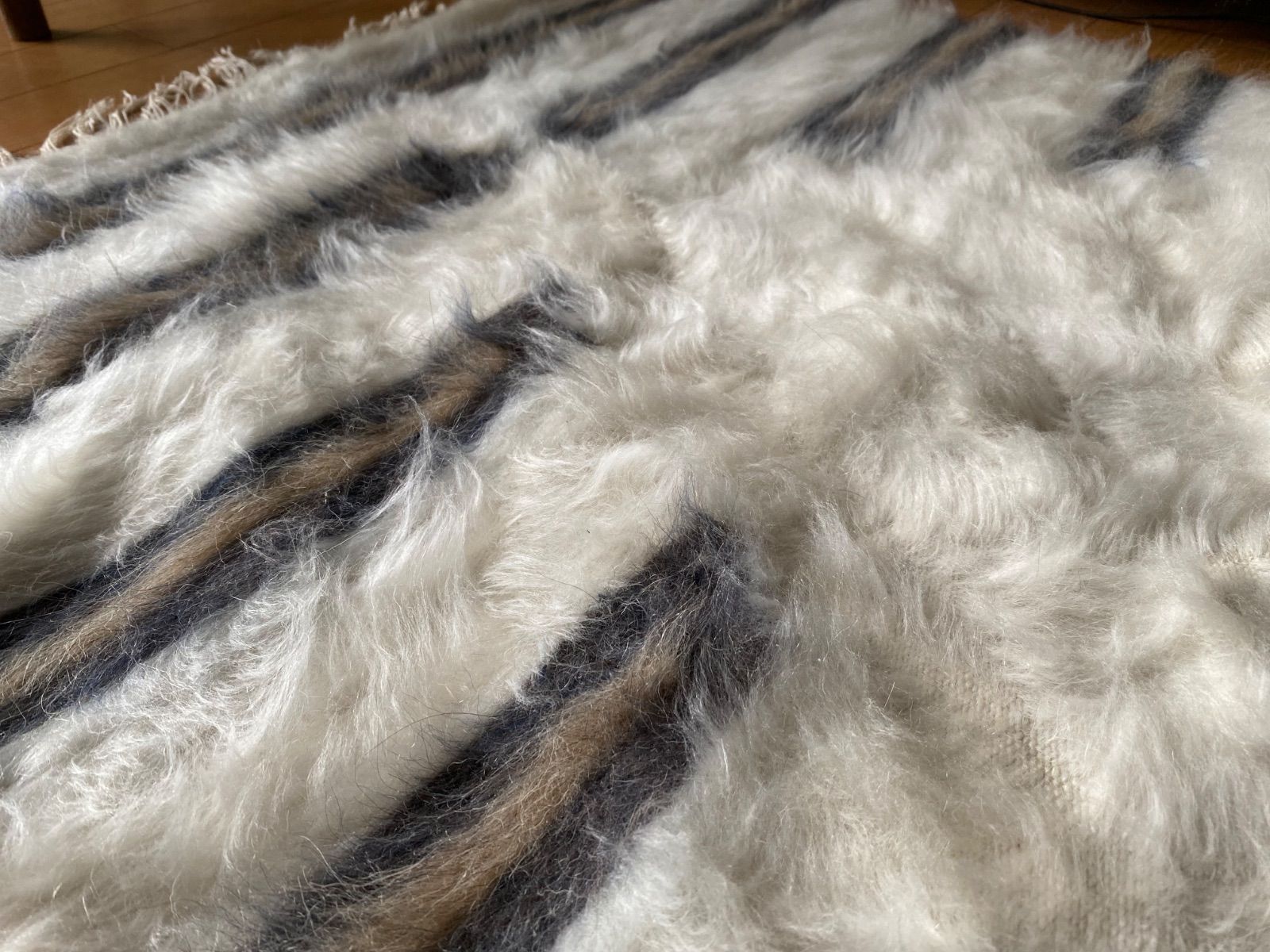 しっかり厚みもありますのでラグとしても