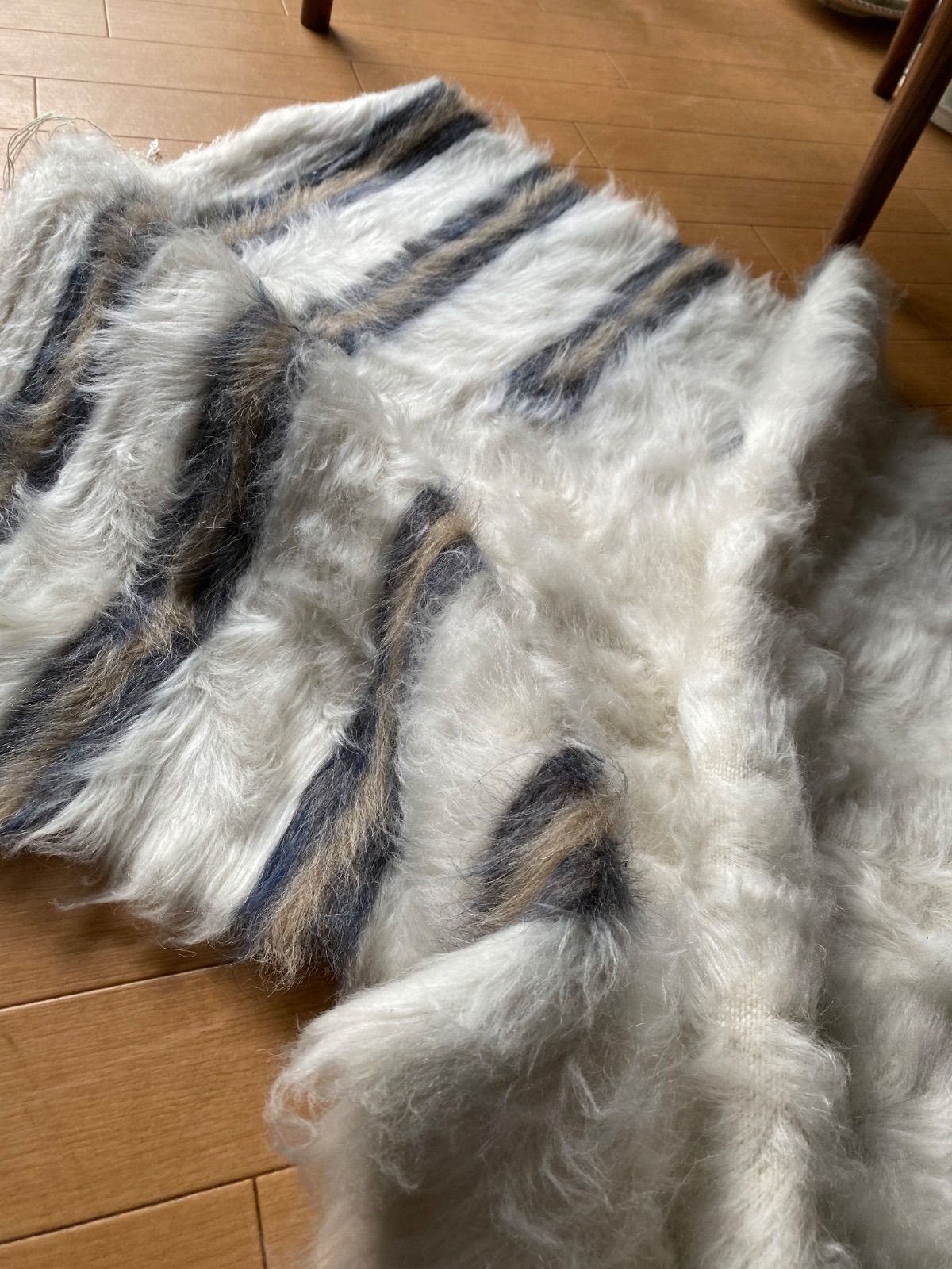 しっかり厚みもありますのでラグとしても