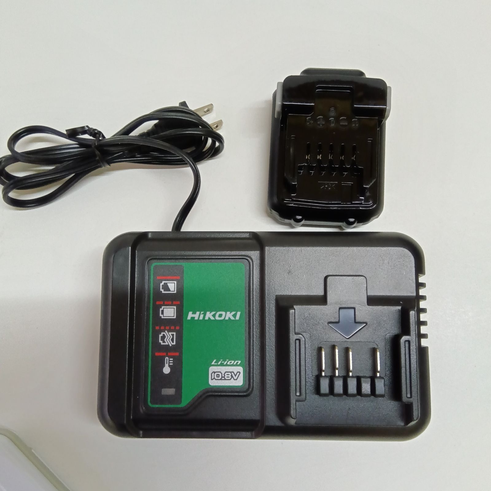 HiKOKI　ハンディクリーナー　R12DA　本体　バッテリー　充電器セット HiKOKI ハンディクリーナー R12DA 本体 バッテリー 充電器セット