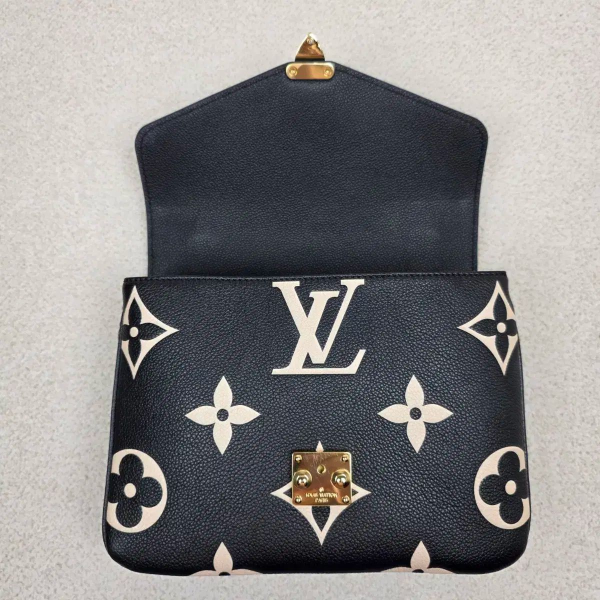 ポシェット メティス