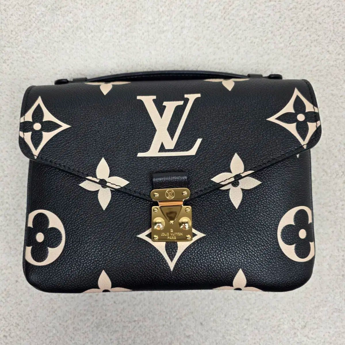 ポシェット メティス