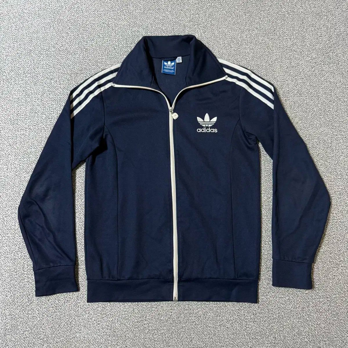 KEIO 2025 SAILORMOON ジップアップパーカー KEIO 2025 SAILORMOON ジップアップパーカー - メルカリ