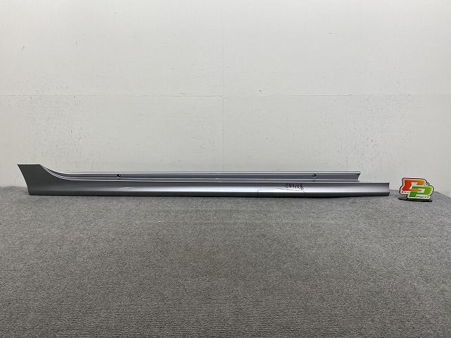 もも ヤリス KSP210/MXPA10/15/MXPH10/15/14/17 純正 右 サイドステップ