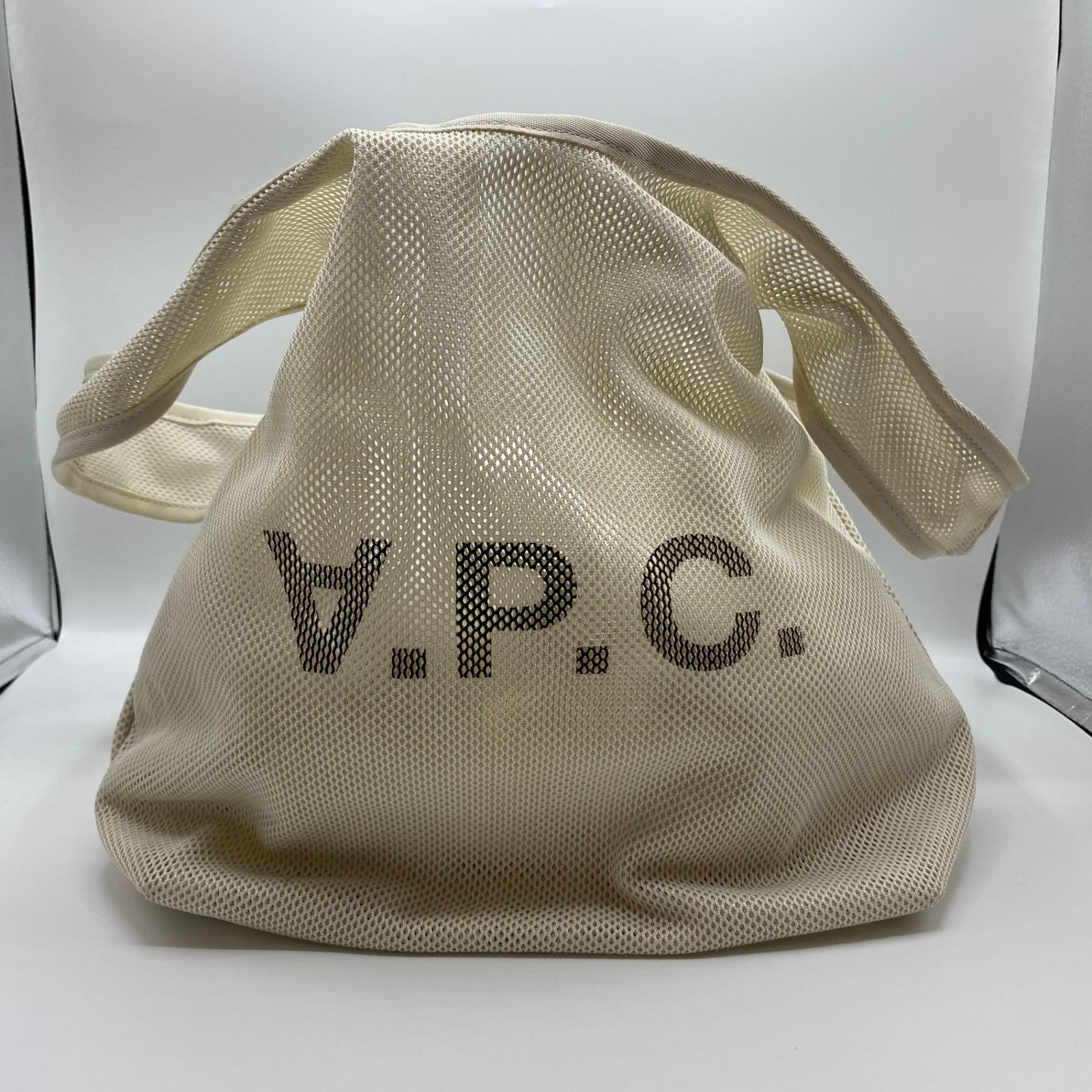 A.P.C. メッシュバッグ オリーブ サブでもメインでも。A.P.C.のメッシュバッグ | 1989 blog