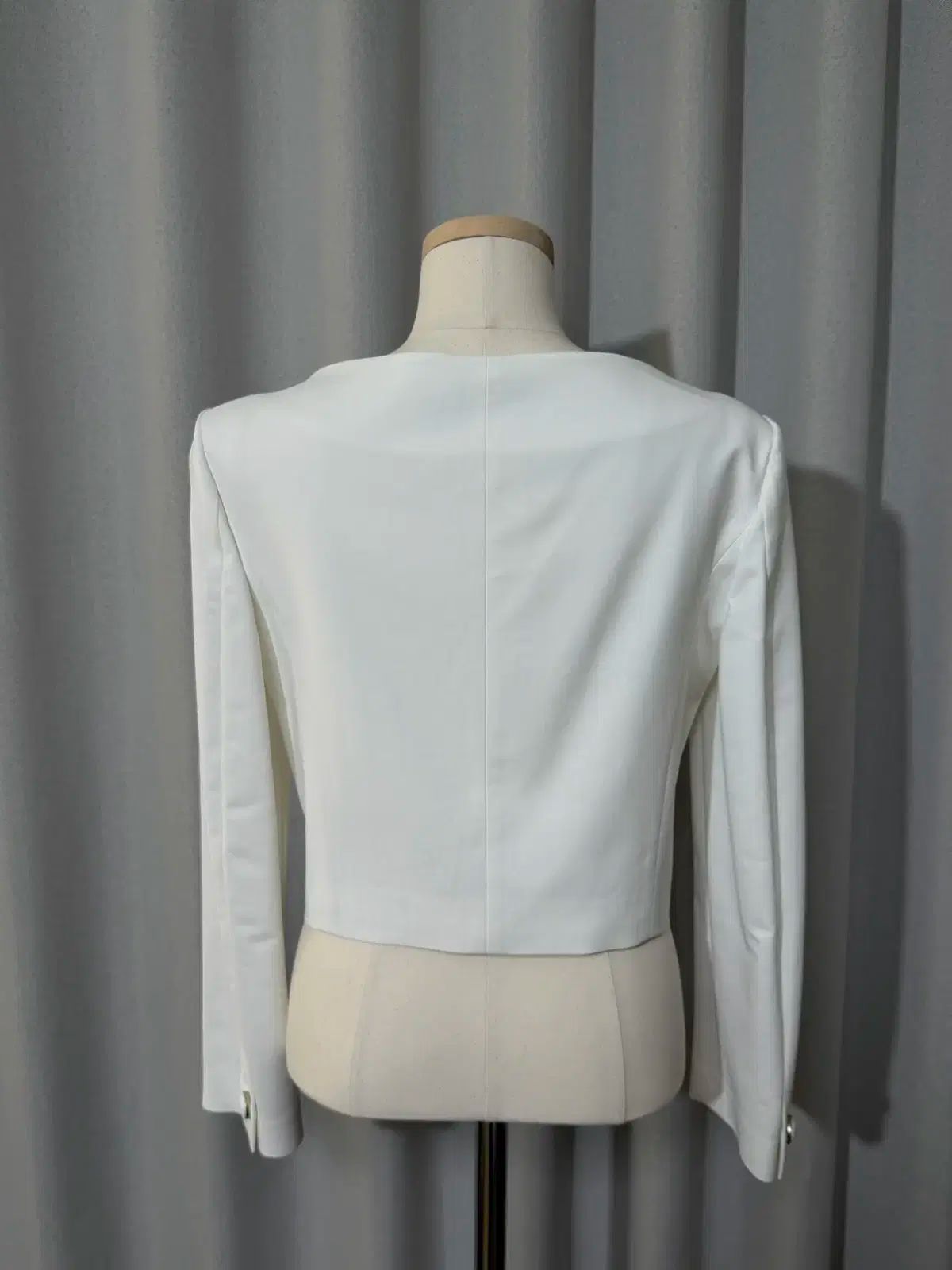 ハンサム オブジェ ボタン アップ クロップド ジャケット 白 -