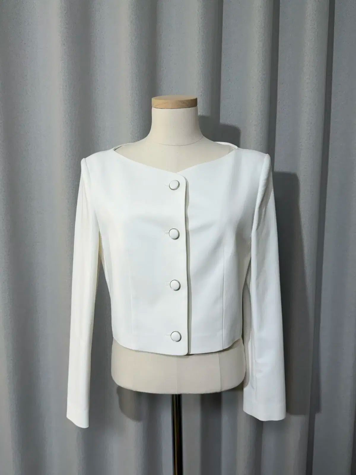 ハンサム オブジェ ボタン アップ クロップド ジャケット 白 - ♥