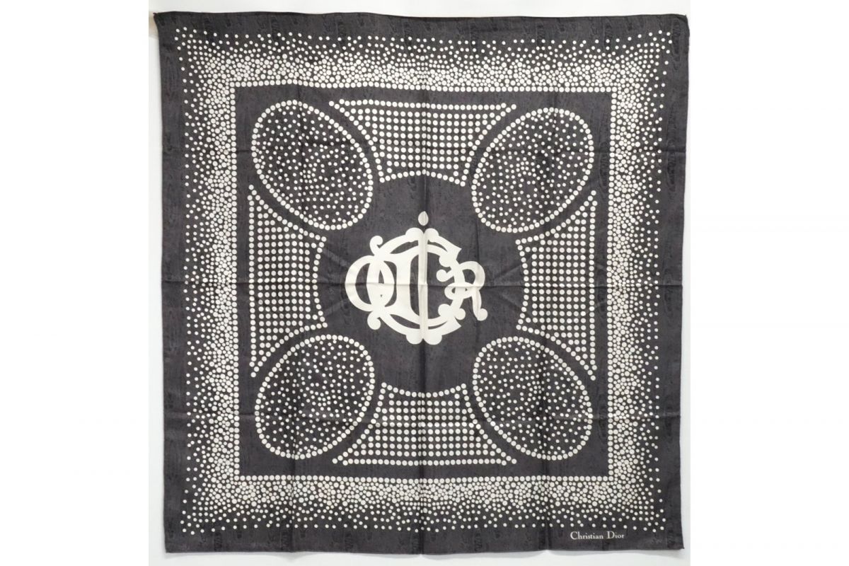 クリスチャン ディオール 88cm 大判 スカーフ シルク100% エンブレム