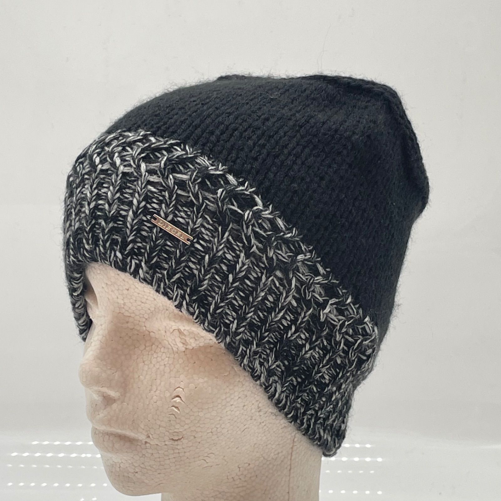 KO3494□DIESEL ディーゼル ブラック ニット帽 ビーニー ロゴプレート