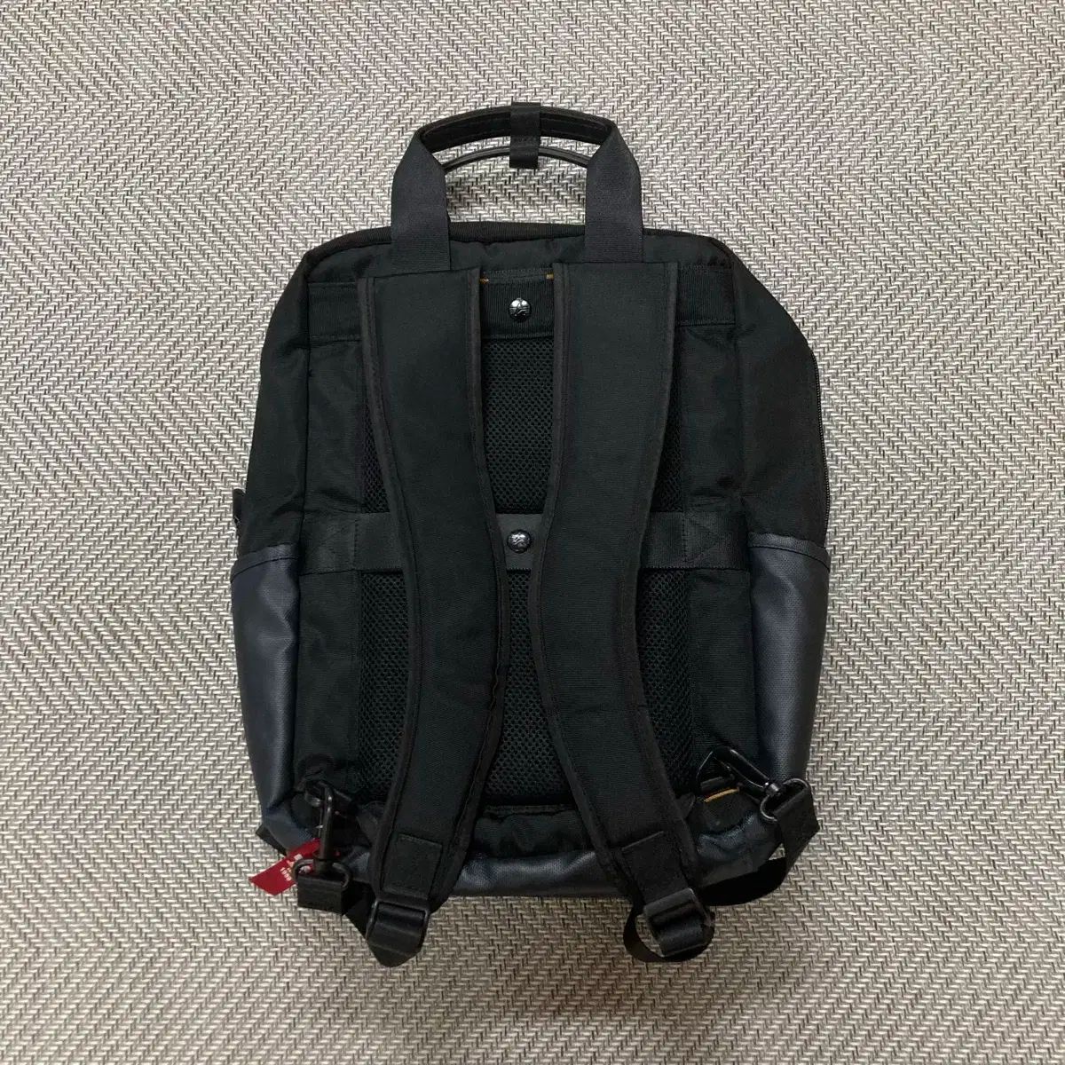 アルファインダストリーズ ブラック バックパック 15L