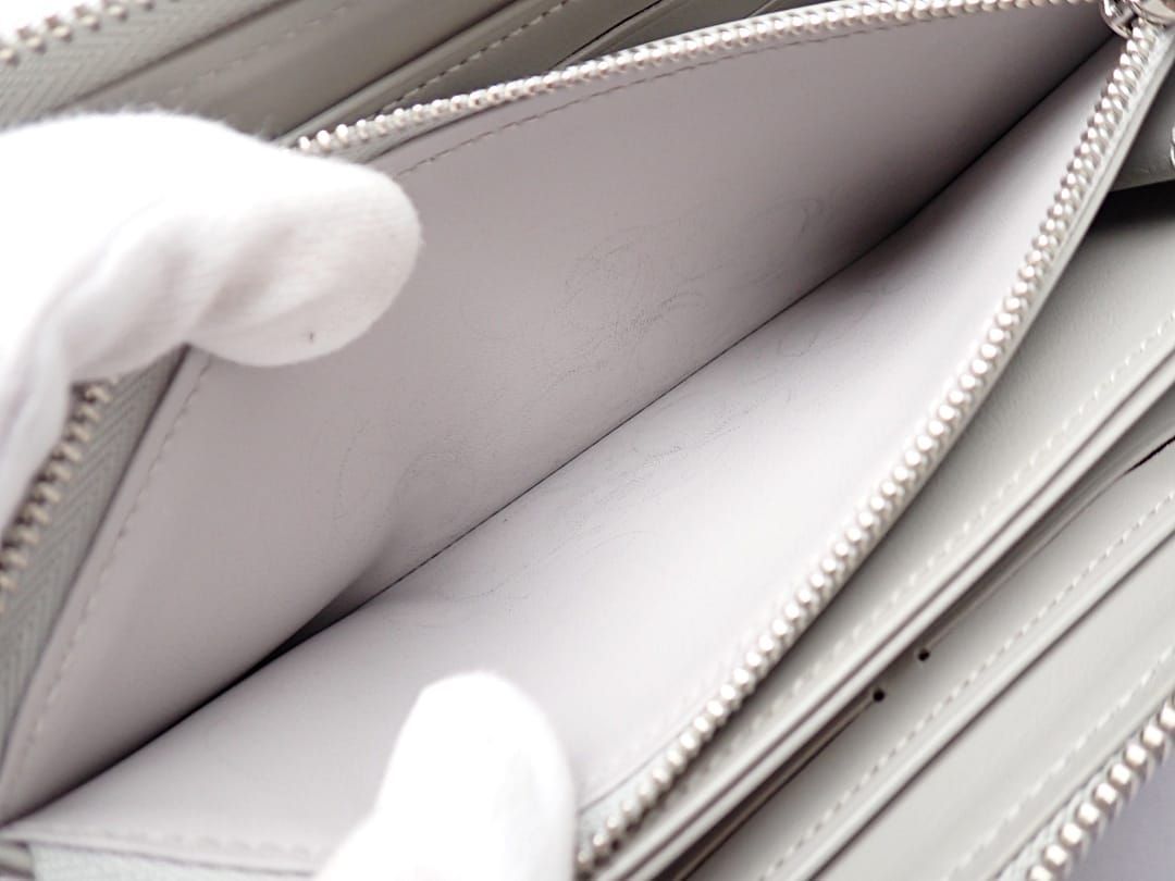 ラウンドファスナー長財布