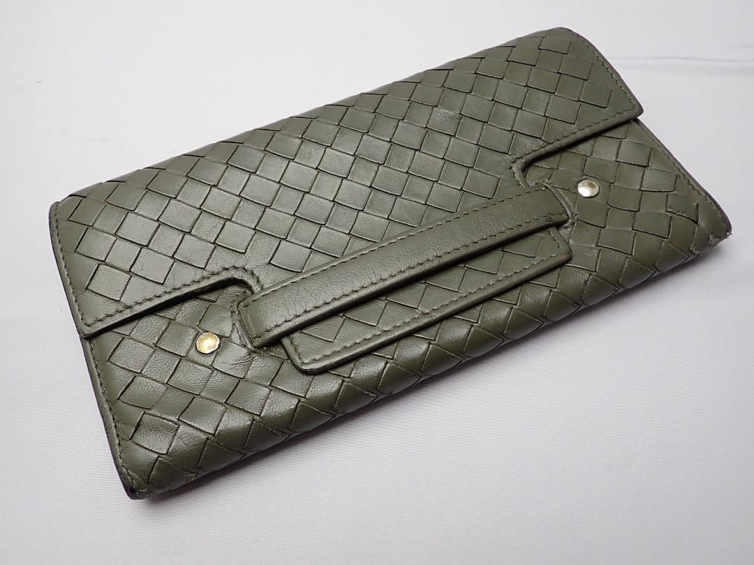 イントレチャート 二つ折り長財布