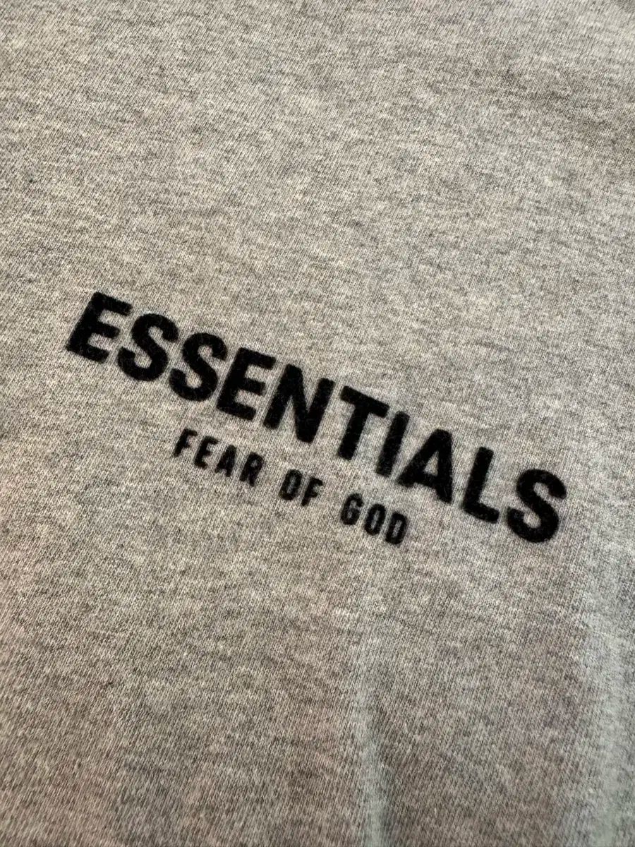 エッセンシャル Fear of God ロング スリーブ Tシャツ