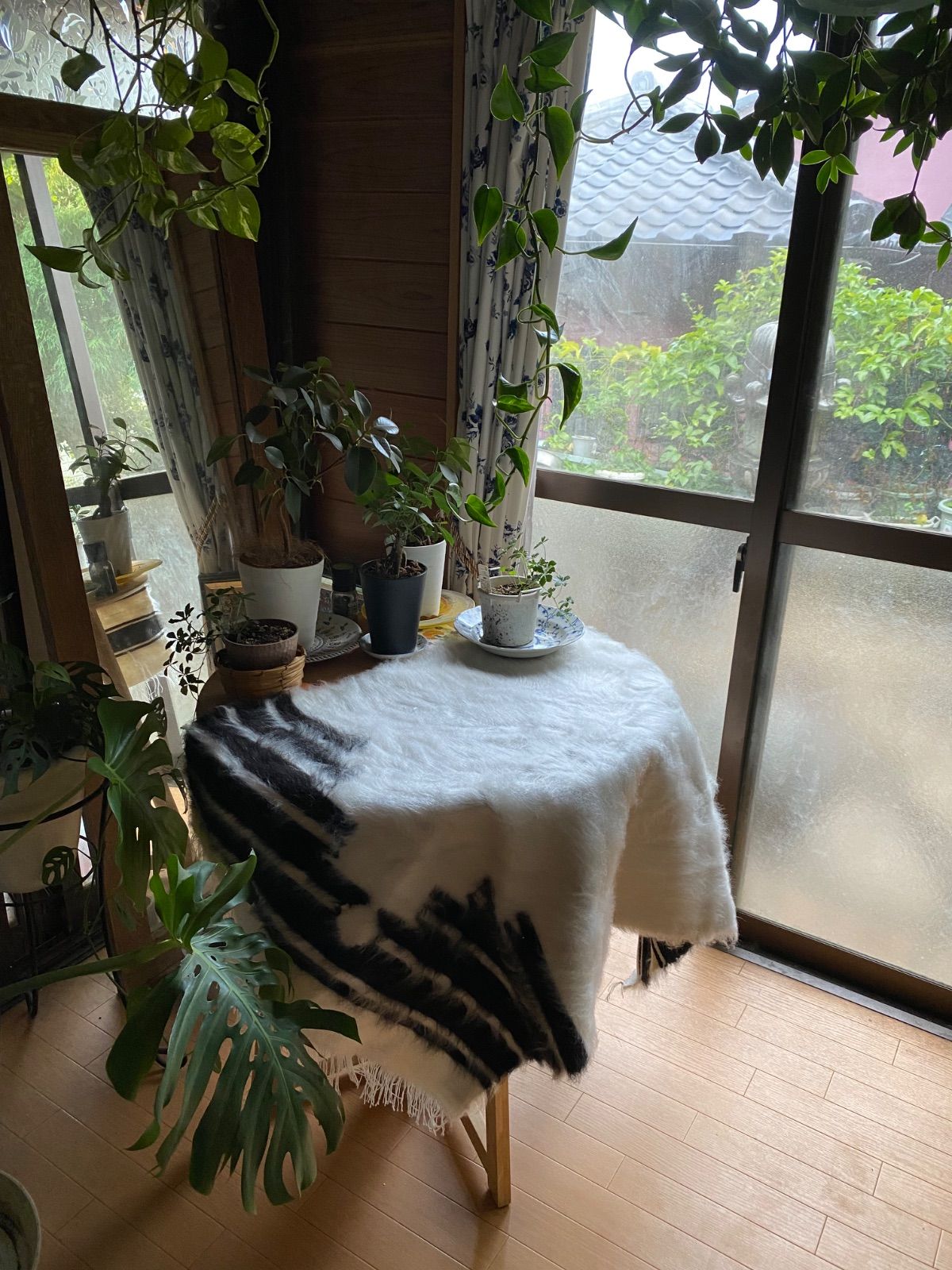 膝掛けやラグにも 四季を通じて重宝で便利な優れもの