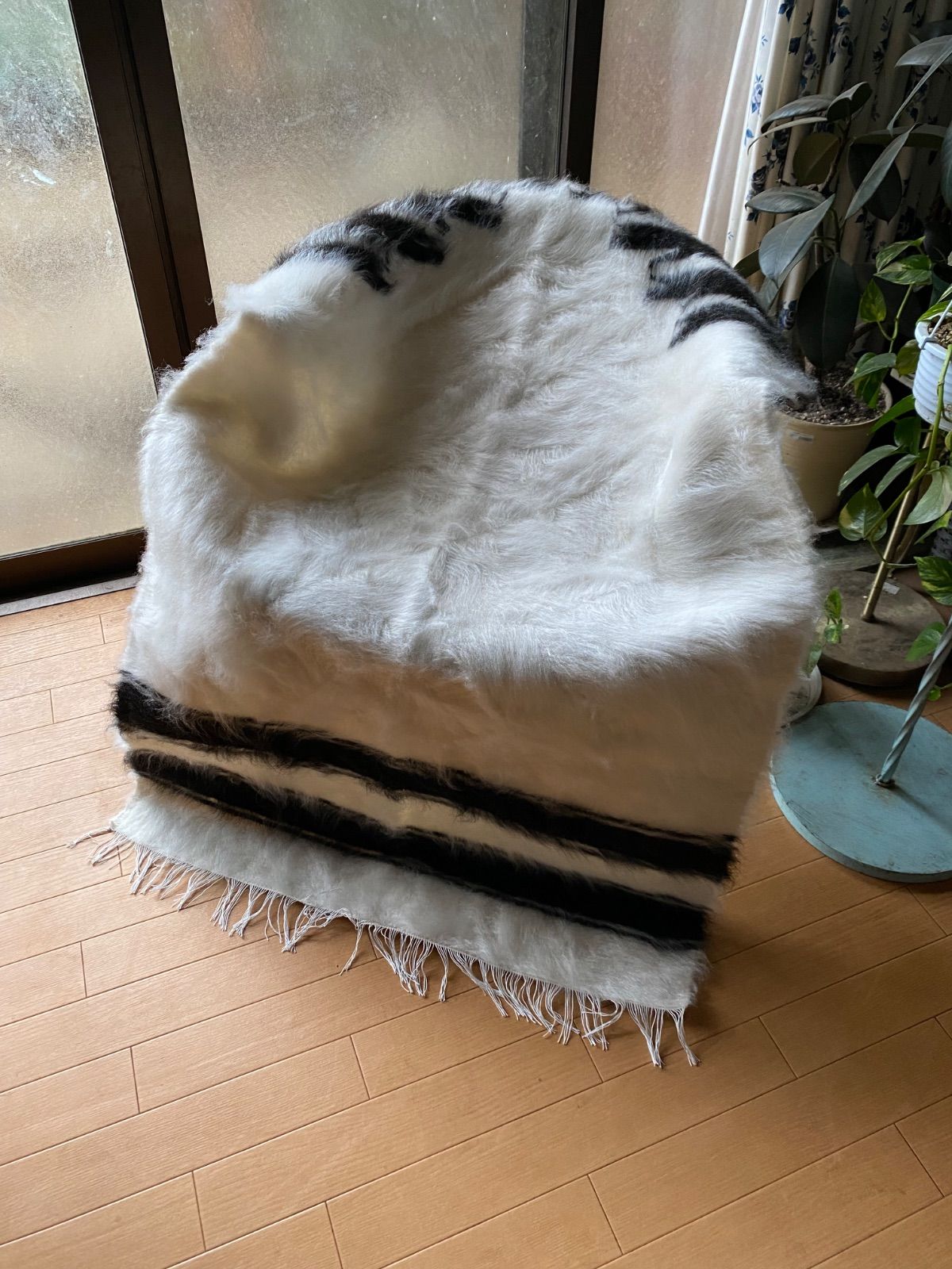 トルコ現地より卸売価格 毛足の長い良いものを厳選 新しいシイルバッタニイェ 祈祷用ミフラブ柄素敵なシイルト キャンプや車に必需品 ふわふわ暖かい洗える毛布 膝掛けやラグにも 四季を通じて重宝で便利な優れもの お値段以上の質コスパ抜群のシイルトバッタニイェは如何