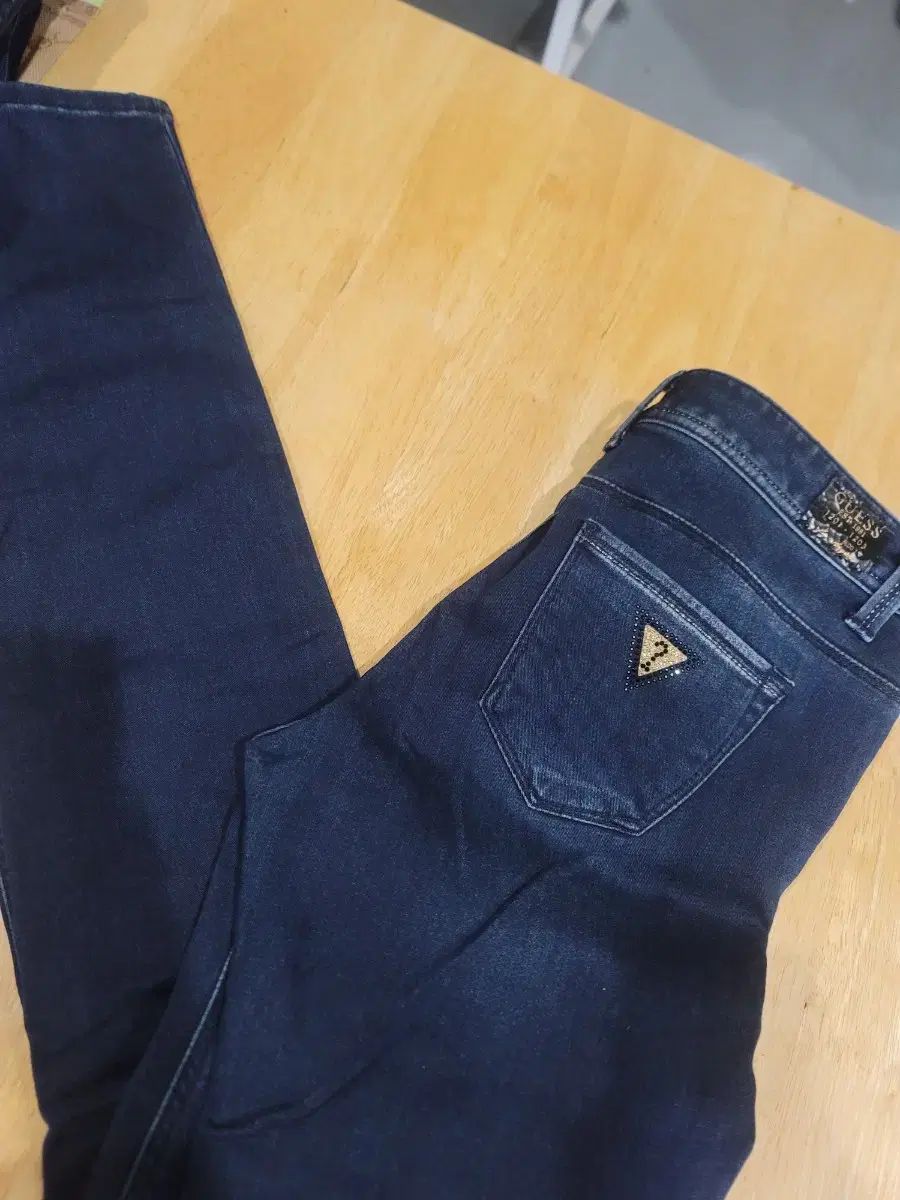 GUESS デニム 7枚 ノーブランド 1枚 合計 8枚 DECORATOM_COM_BR