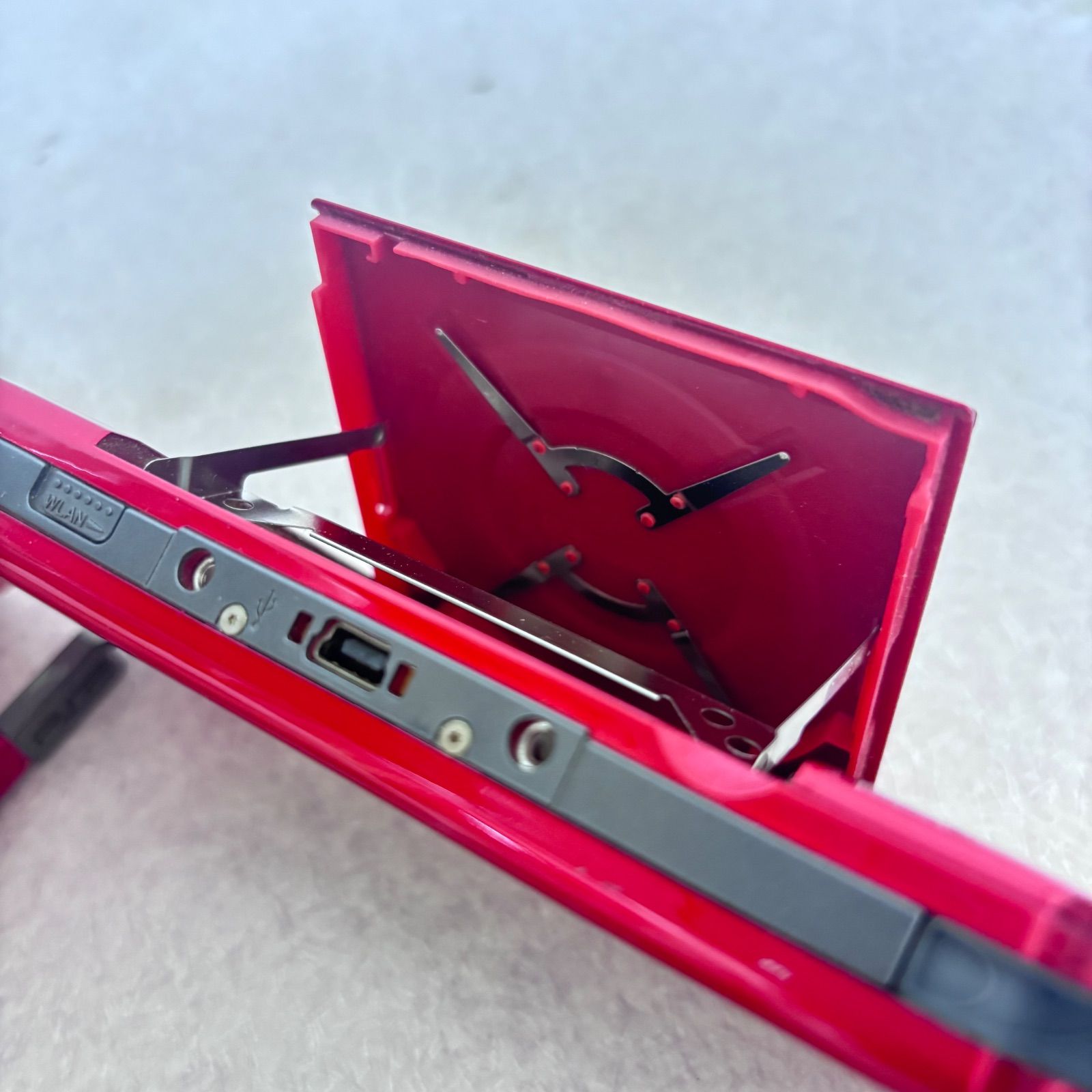 ラディアントレッド