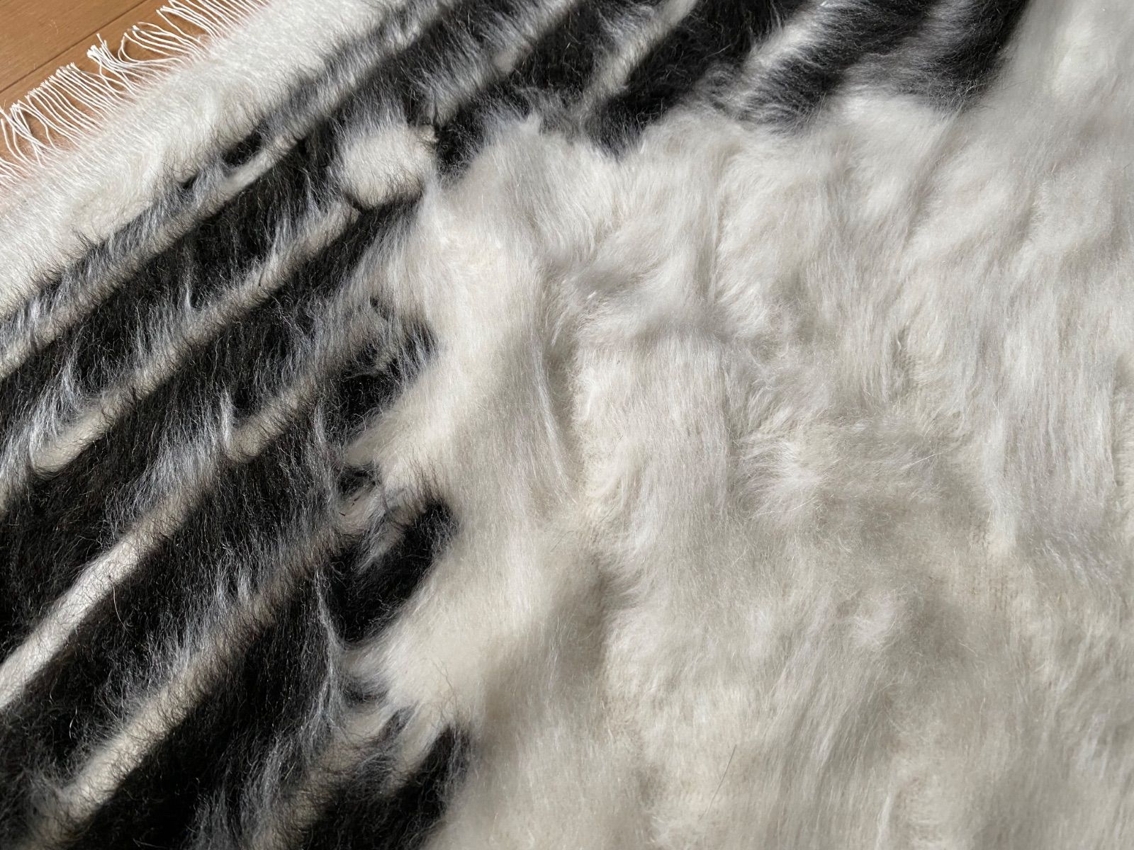 トルコ現地より卸売価格 毛足の長い良いものを厳選 新しいシイルバッタニイェ 祈祷用ミフラブ柄素敵なシイルト キャンプや車に必需品 ふわふわ暖かい洗える毛布 膝掛けやラグにも 四季を通じて重宝で便利な優れもの お値段以上の質コスパ抜群のシイルトバッタニイェは如何 MARWIL-DEMENAGEMENTS_CH