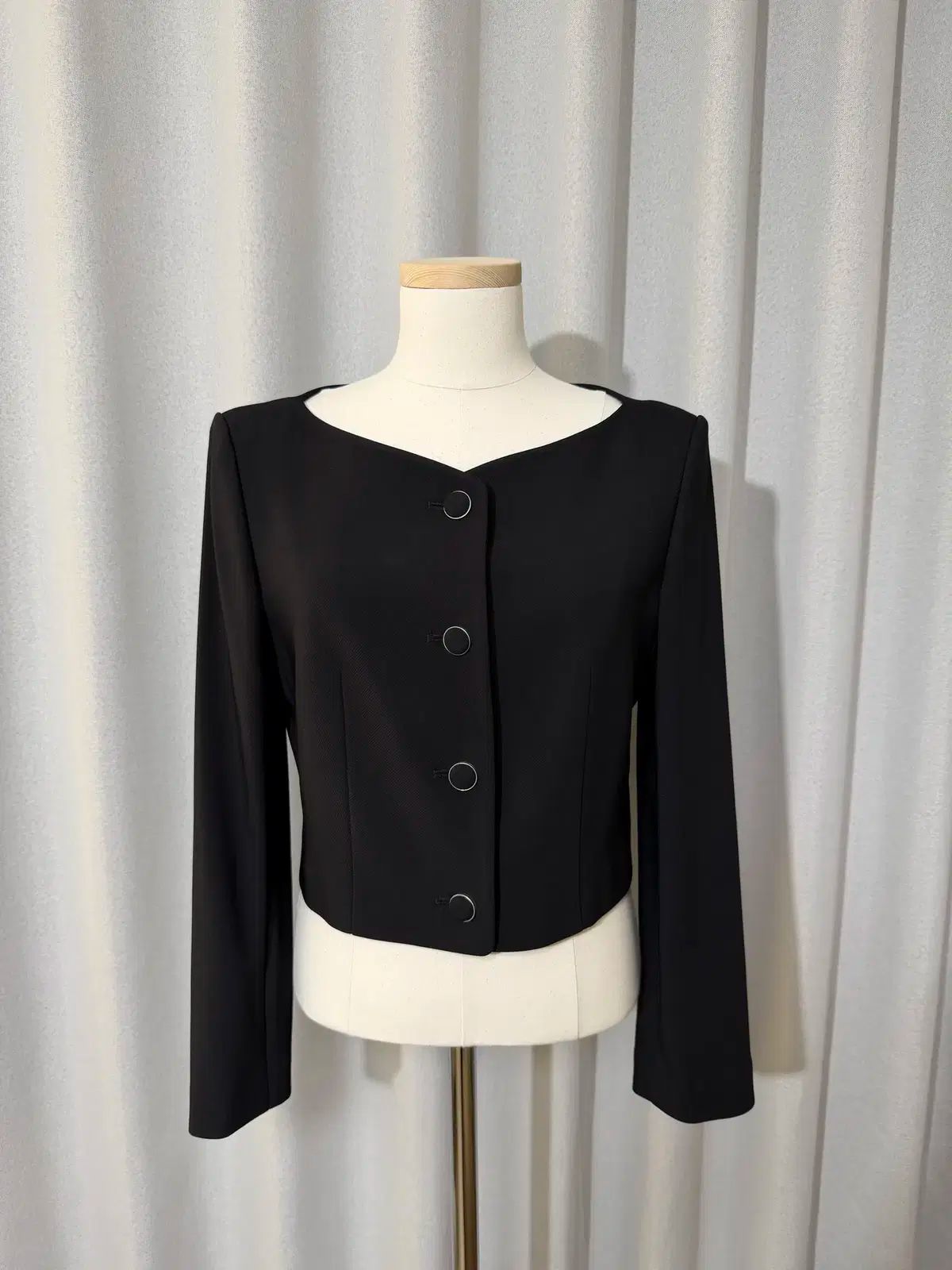 The HANDSOME OBZEE ボタンアップ クロップド ジャケット ブラック -