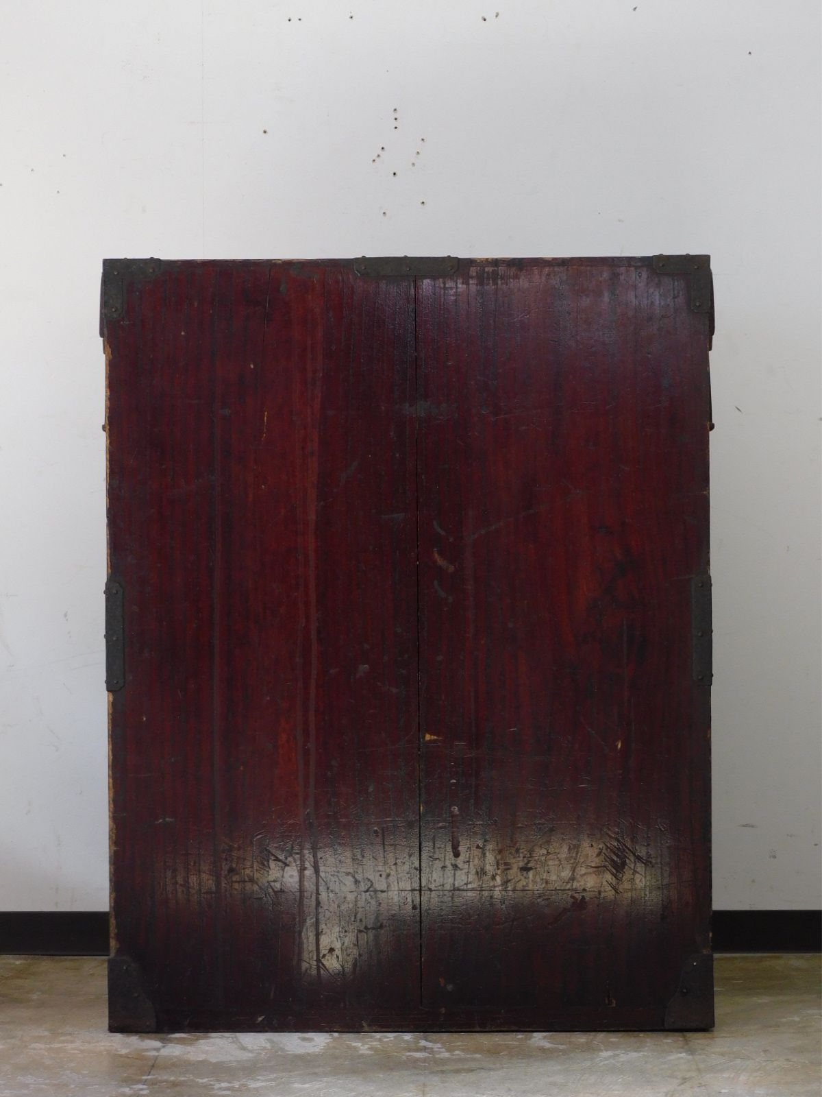 江戸期 総桐 庄内地方 竹に雀図金具 小ぶりな時代箪笥 鍵付き HK-a