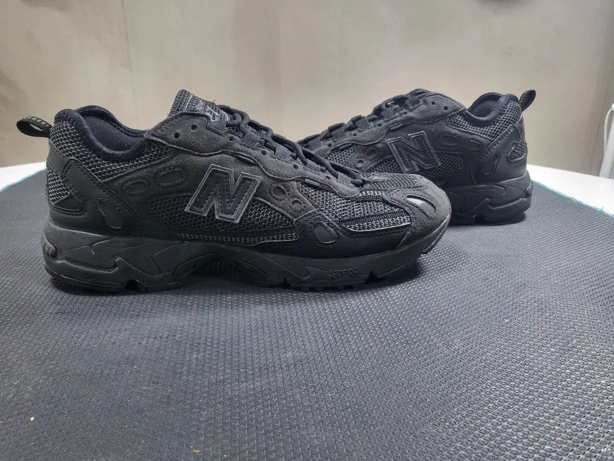 ニューバランス 827 クラシック 超軽量 ランニングシューズ 265mm