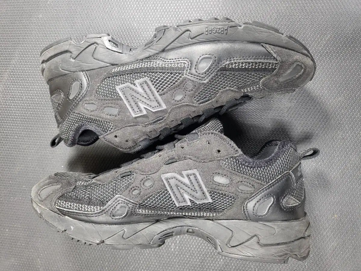 ニューバランス 827 クラシック 超軽量 ランニングシューズ 265mm OLIVEOS_COM_TR