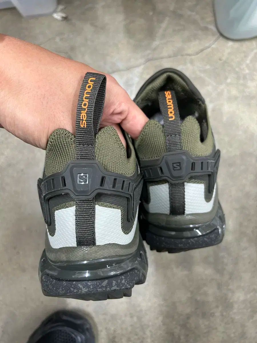 トレッキングシューズ