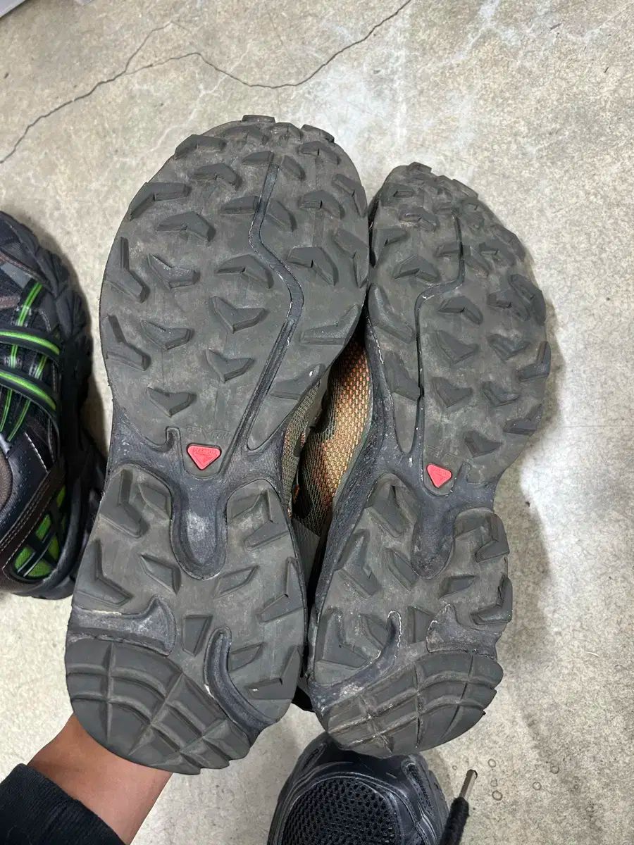 サロモン トレッキングシューズ