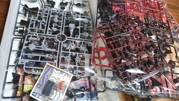 人気ブランドも多数！ 未組立 LBX ダンボール戦機 046 グルゼオン 【最大80％OFF】