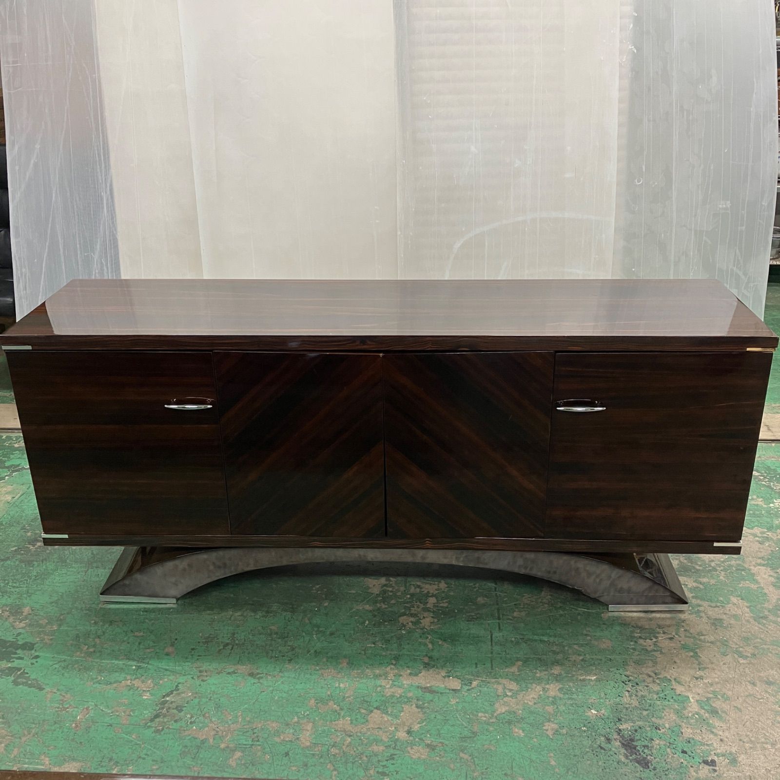 □ げ交渉 木目調 鏡面仕上げ キャビネット サイドボード アンティーク調 直接引き取り 横浜市保土ヶ谷区