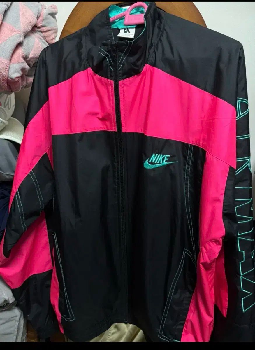 NIKE x アートモトピンク ブラック ウィンドブレーカー ジャケット Sサイズ