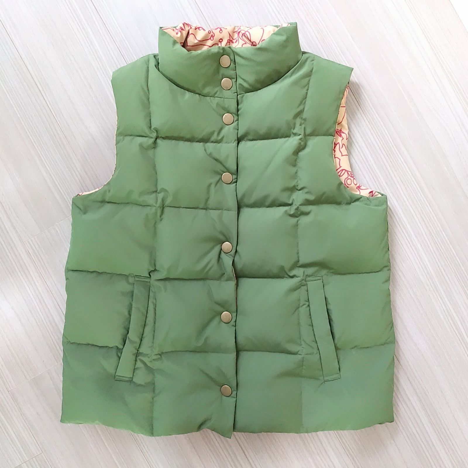 使用感少なめ リバーシブルダウンベスト ダウン ヘザー アニマル柄 Jocomomola ホコモモラ グリーン レッド スペインブランド