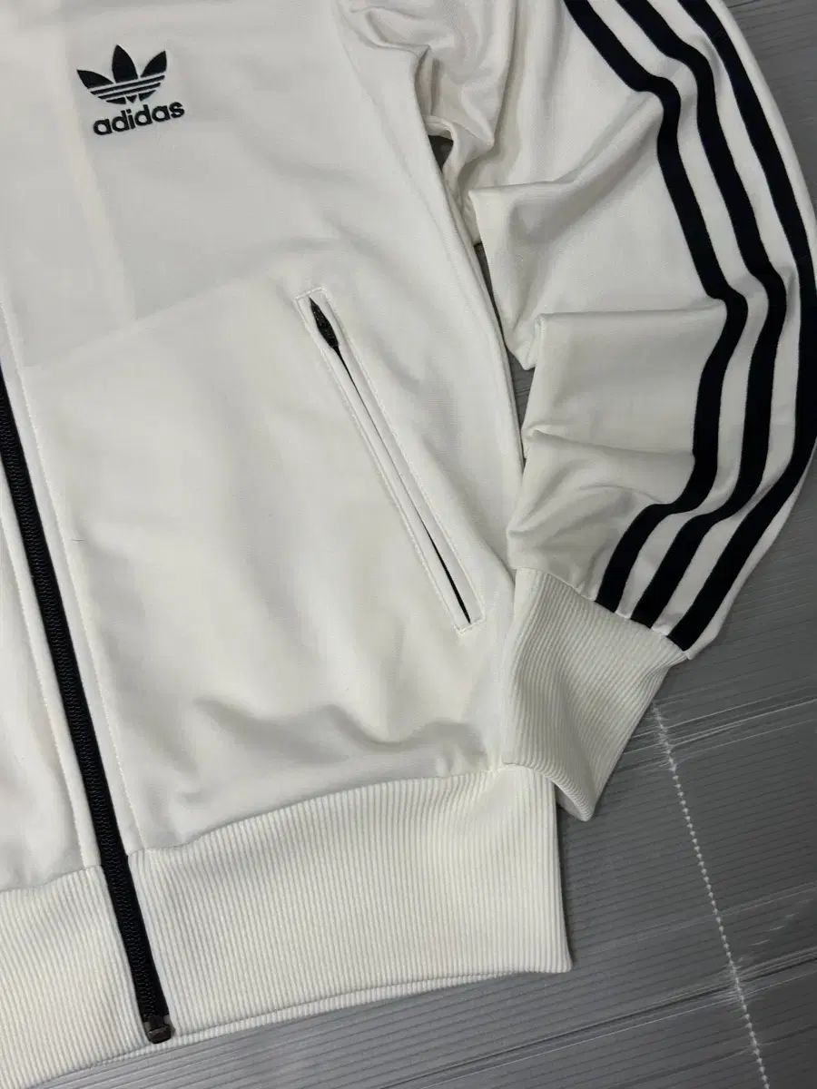 トラックジャージ