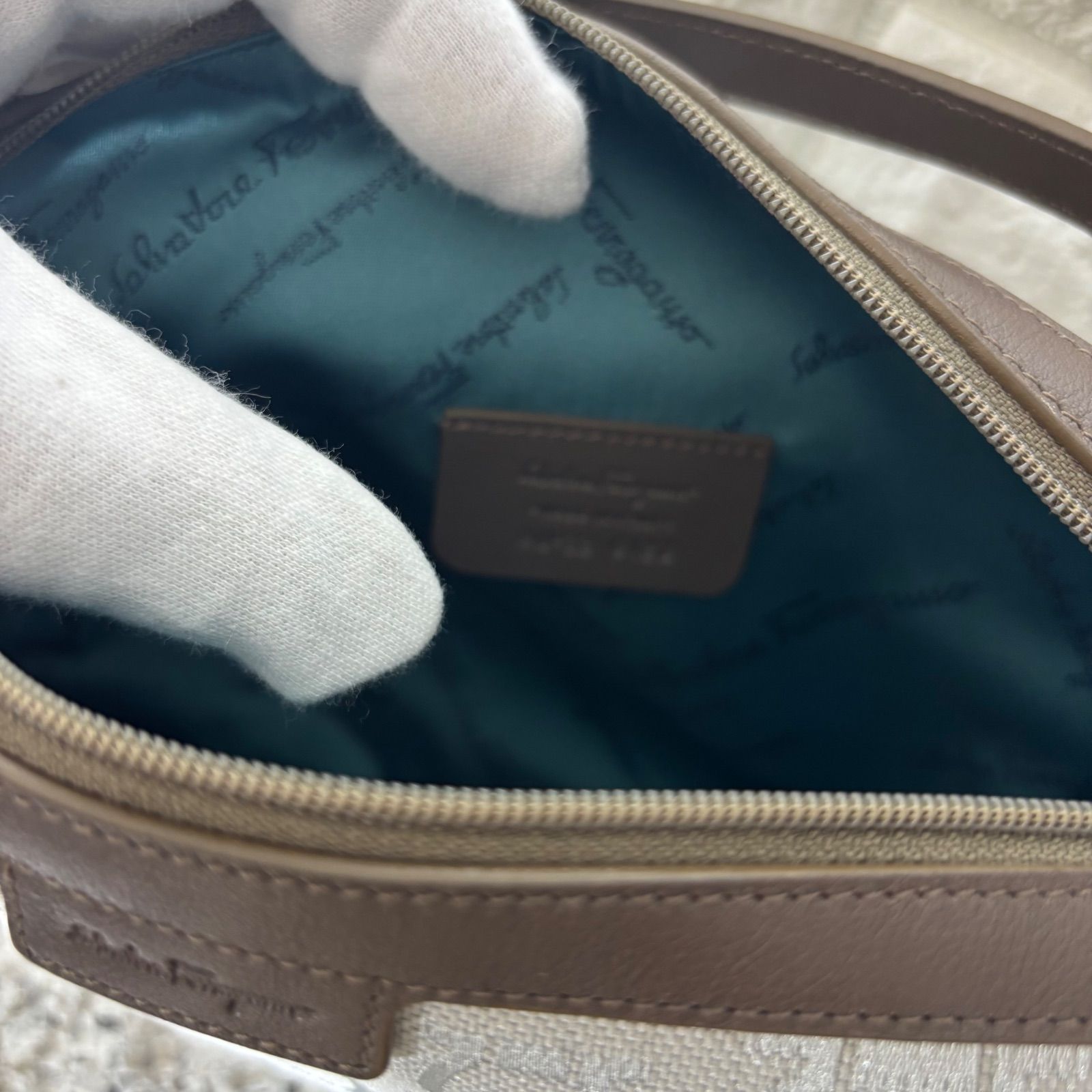 新品未使用》Ferragamo 【サルヴァトーレ フェラガモ】 AU-22 6123 