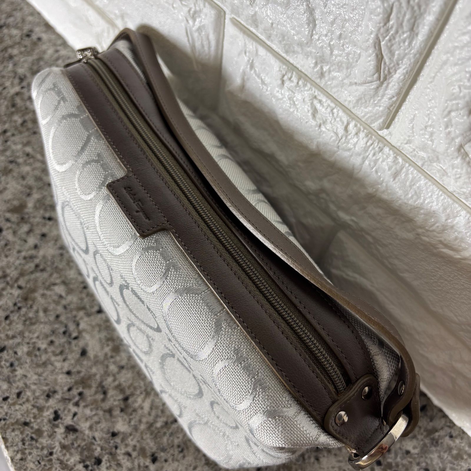 新品未使用》Ferragamo 【サルヴァトーレ フェラガモ】 AU-22 6123 