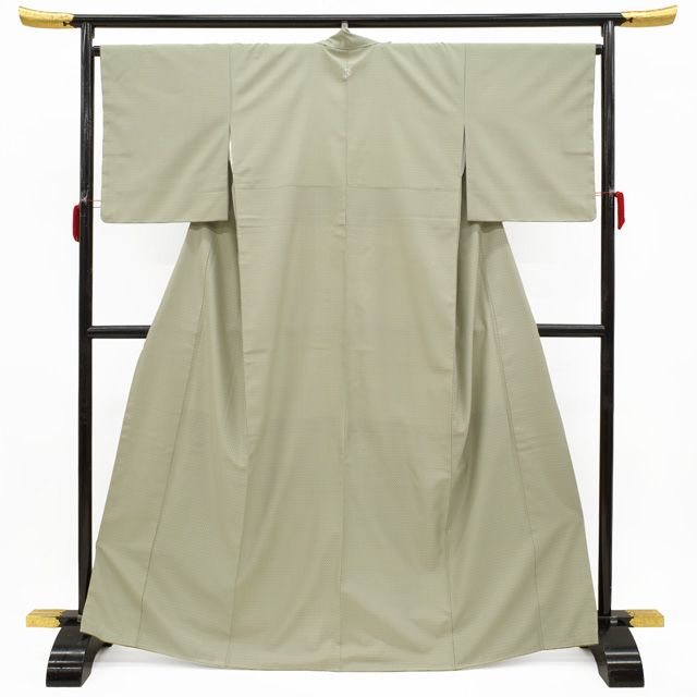 新古品 着物 袷 正絹 米沢 佐志め織物 五百機小紋 五百機織 近鉄百貨店 扱い ライトグレー 細かな小紋柄 一つ紋 セミフォーマル お茶会にも 春 秋 冬 仕立て上がり 身丈168 裄丈67 Lサイズ みやがわ sb16542