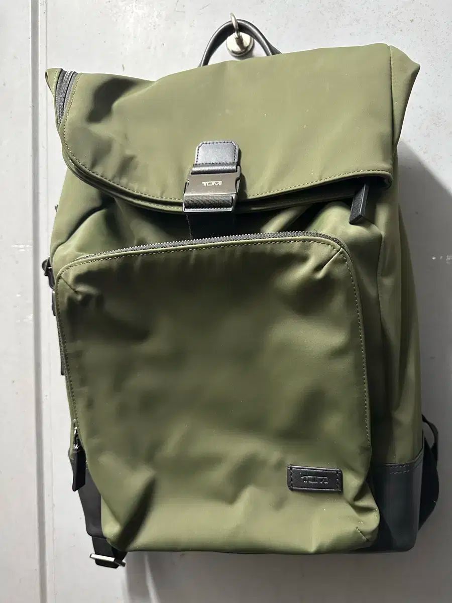 トゥミ ロールトップ バックパック