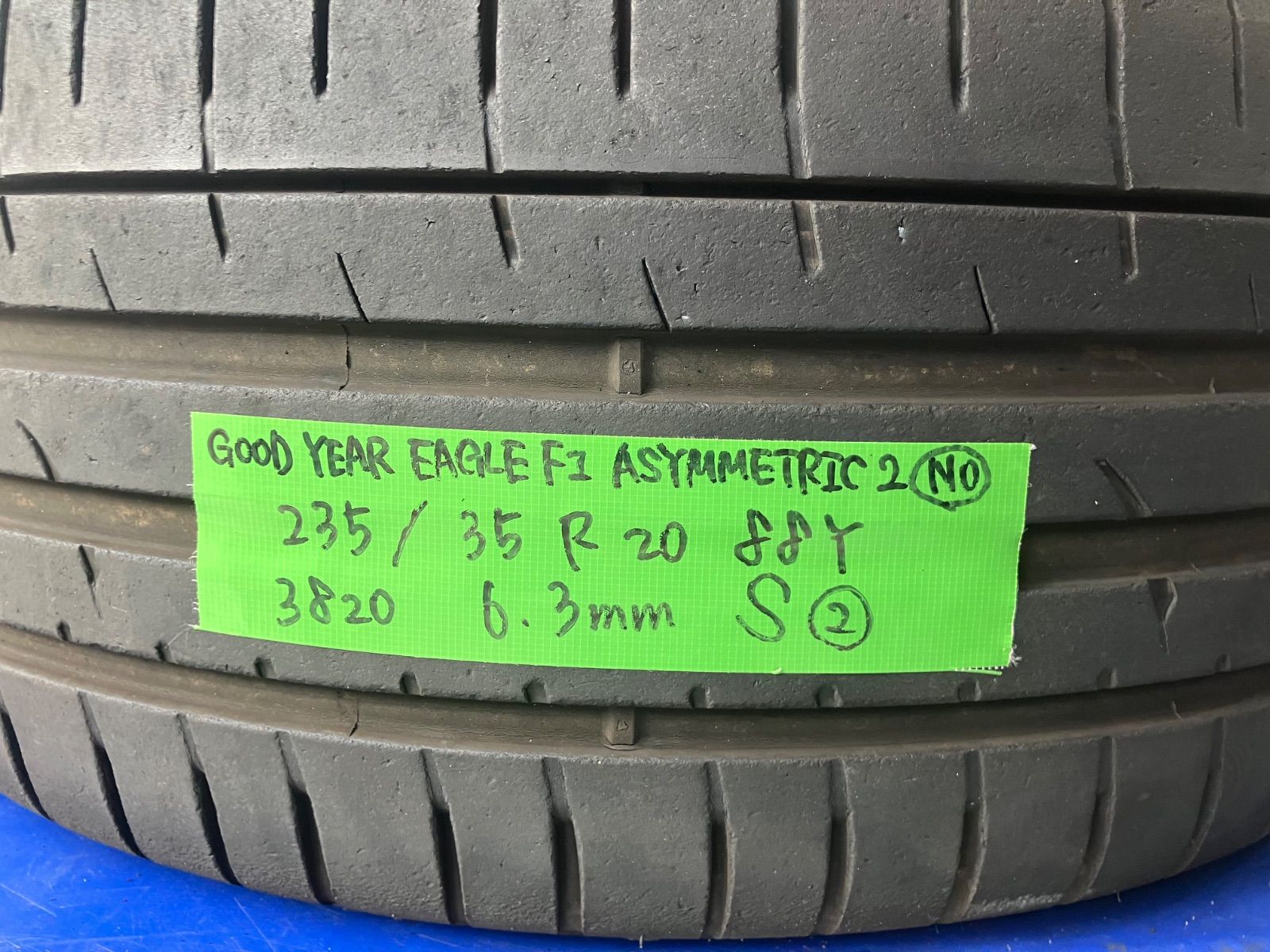 ポルシェ承認タイヤ2本