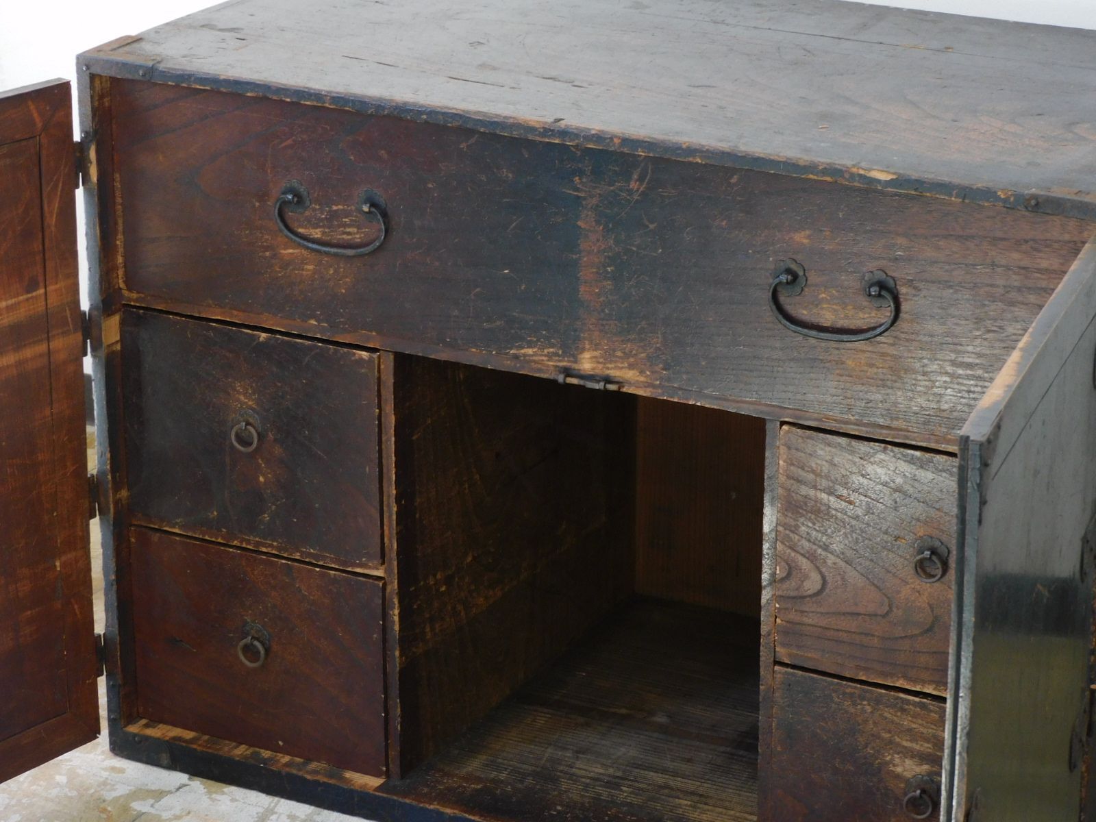 江戸期 黒々とした櫃 帳場箪笥 HK-a-05604 古民具 長持 バンダヂ バンダジ 時代箪笥 銭箱 銭函 民藝 古民芸