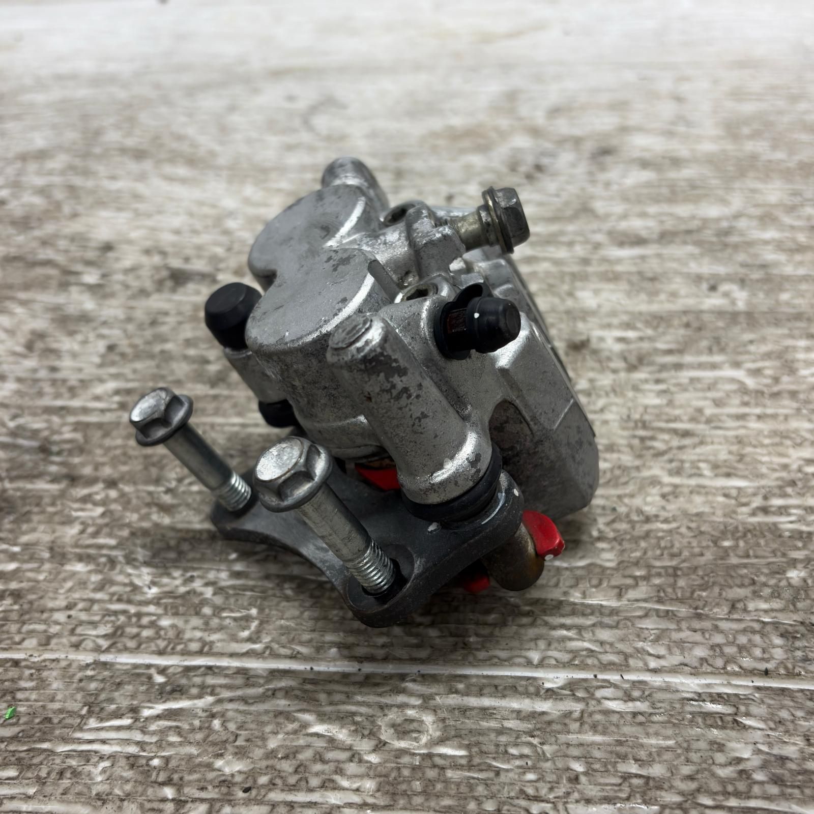 BN125A フロントキャリパー