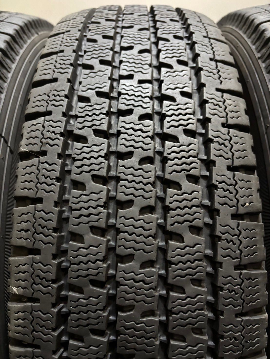 4本 ハイエース