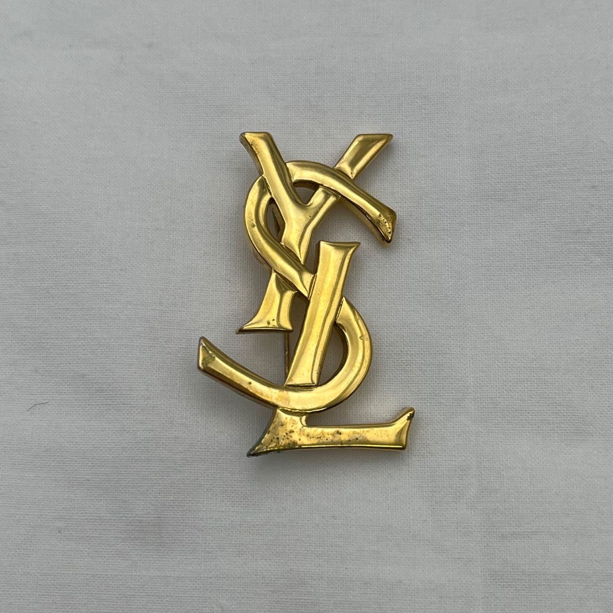 ▽YVES SAINT LAURENT イヴサンローラン ゴールドロゴブローチ 00839